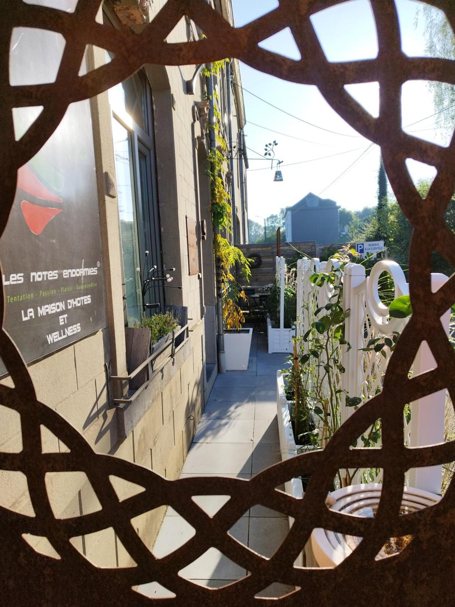 Maison D'Hote Les Notes Endormies Suite Le Refuge Walcourt Exteriör bild