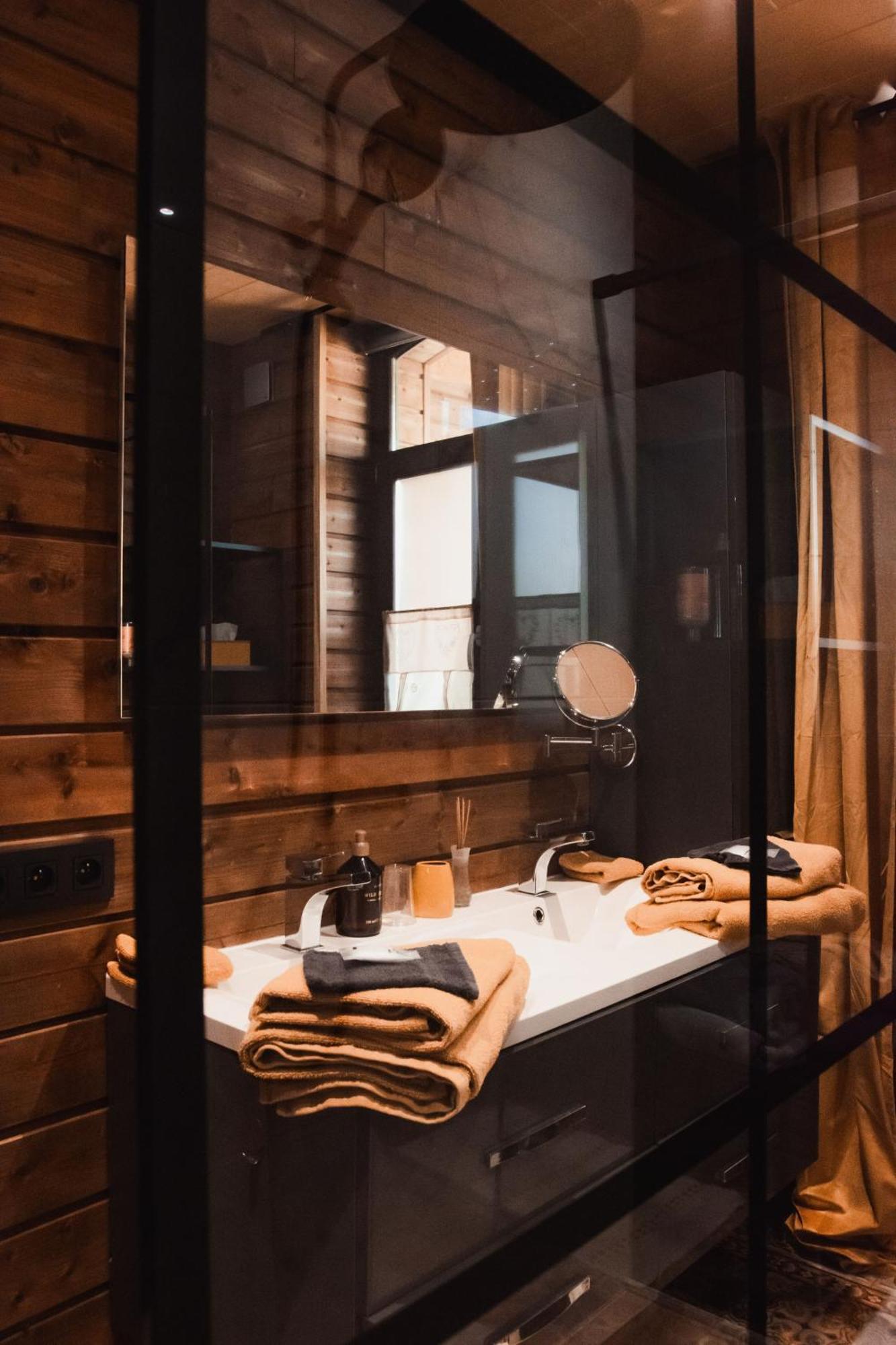 Maison D'Hote Les Notes Endormies Suite Le Refuge Walcourt Exteriör bild
